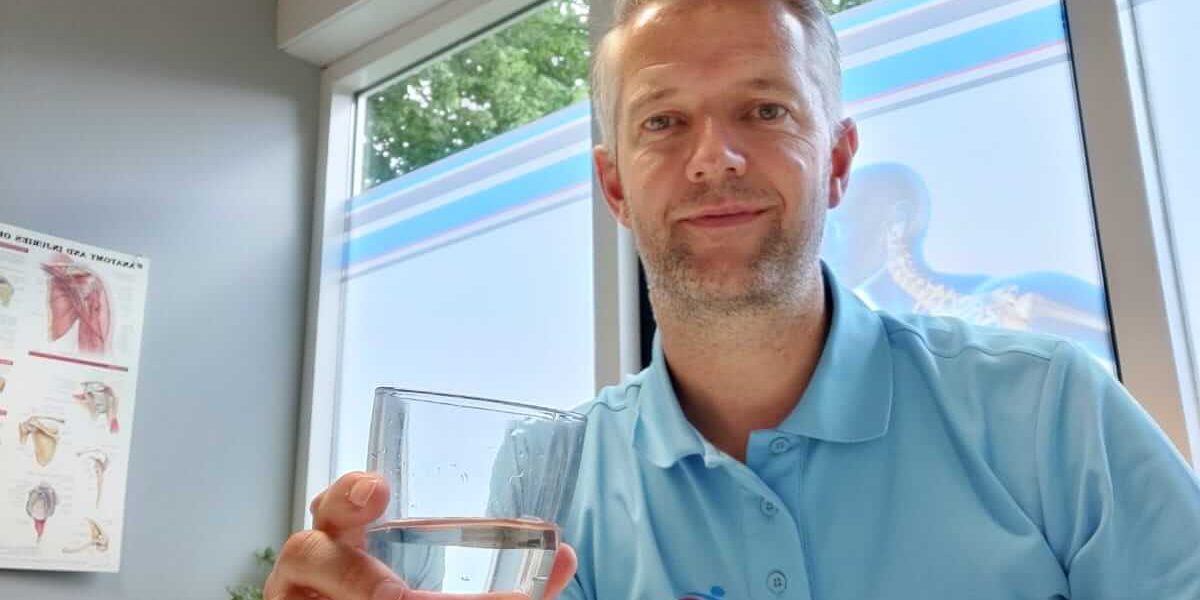 Drinkt u net als Ivo Daanen wel genoeg water? fysio amerongen, fysiotherapie Amerongen, fysiotherapeut Amerongen, fysio Veenendaal, fysiotherapie Veenendaal, fysiotherapeut Veenendaal, fysio duiven, fysiotherapie duiven , fysiotherapeut duiven, water drinken, water, fysiotherapie, gezond