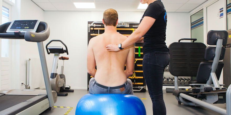 Last van rugpijn? De fysiotherapeuten van Rembrandt staan voor u klaar! fysio amerongen, fysiotherapie Amerongen, fysiotherapeut Amerongen, fysio Veenendaal, fysiotherapie Veenendaal, fysiotherapeut Veenendaal, fysio duiven, fysiotherapie duiven , fysiotherapeut duiven, rugpijn, rugklachten, fysiotherapeut, geriatriefysiotherapie, ouderenzorg, Rembrandt fysiotherapie