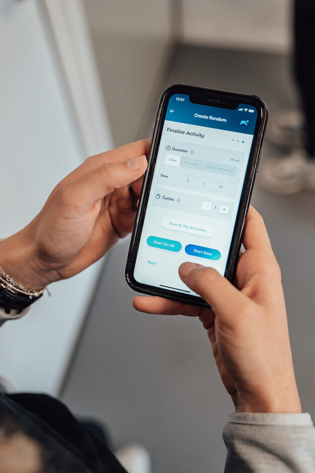 Polsklachten door smartphonegebruik Persoon heeft last van Polsklachten door smartphonegebruik